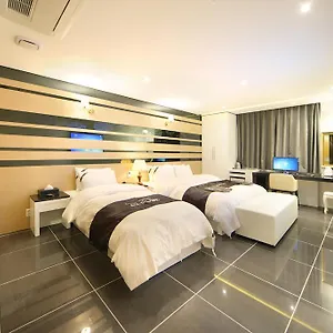 Cube Hotel
